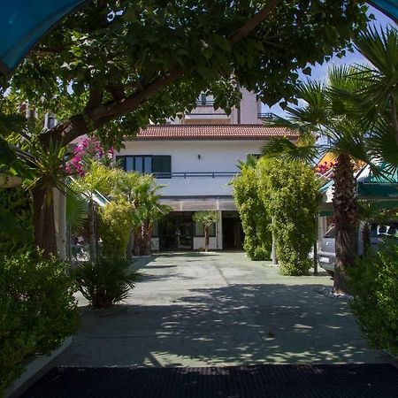Hotel Atena Cirò Marina Exterior foto