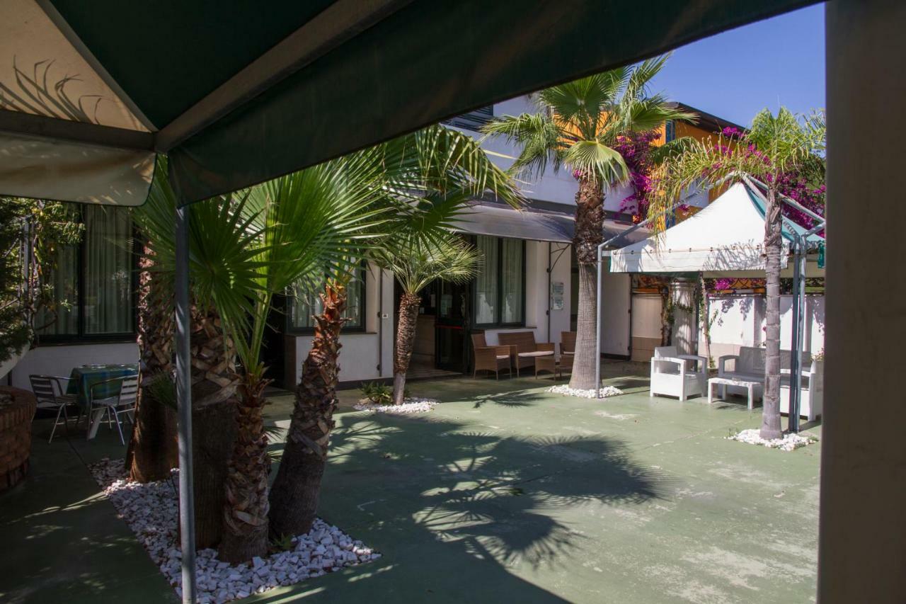 Hotel Atena Cirò Marina Exterior foto