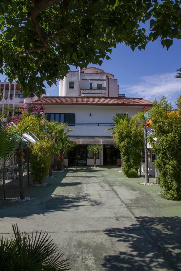 Hotel Atena Cirò Marina Exterior foto